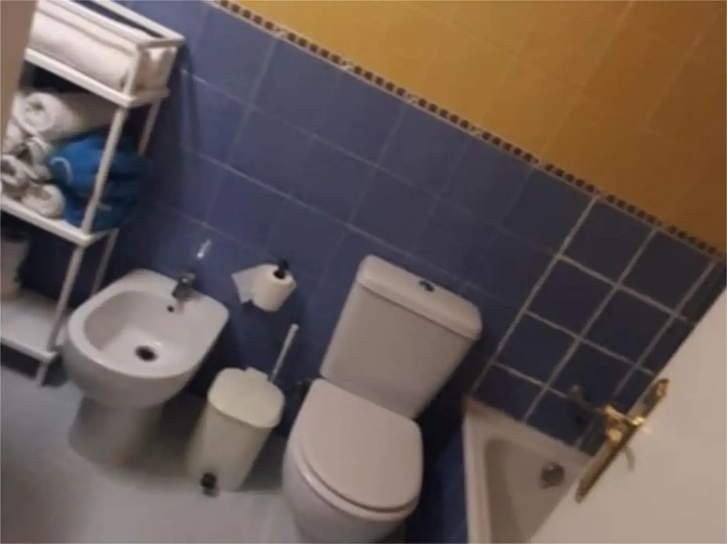 Attic for rent in Paseo del Pradillo, 21, Zahara Pueblo Bathroom of Attic for rent in Zahara de los Atunes with Private garden, Terrace and Swimming Pool