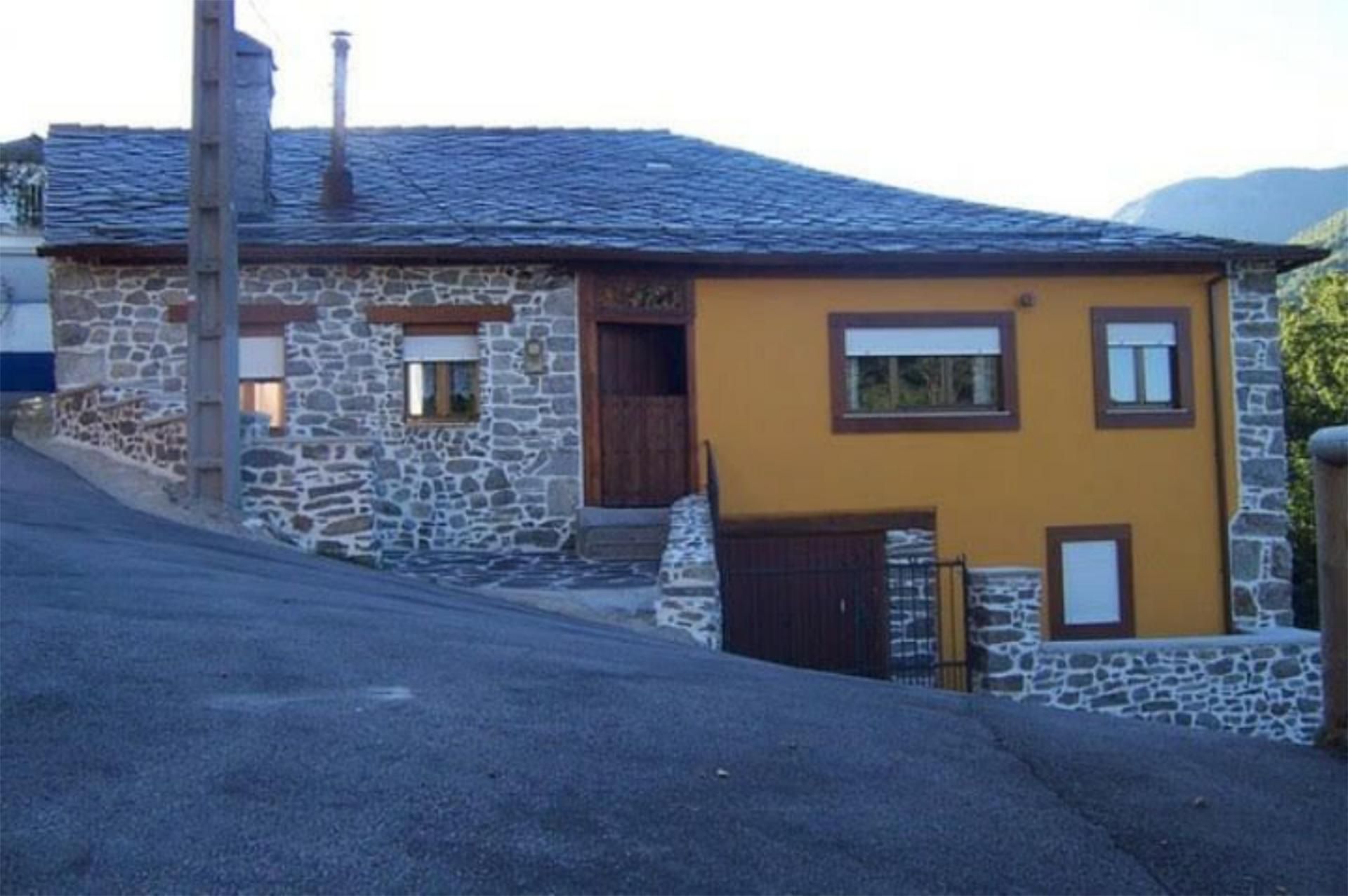 Vista exterior de Casa o chalet en venta en Degaña