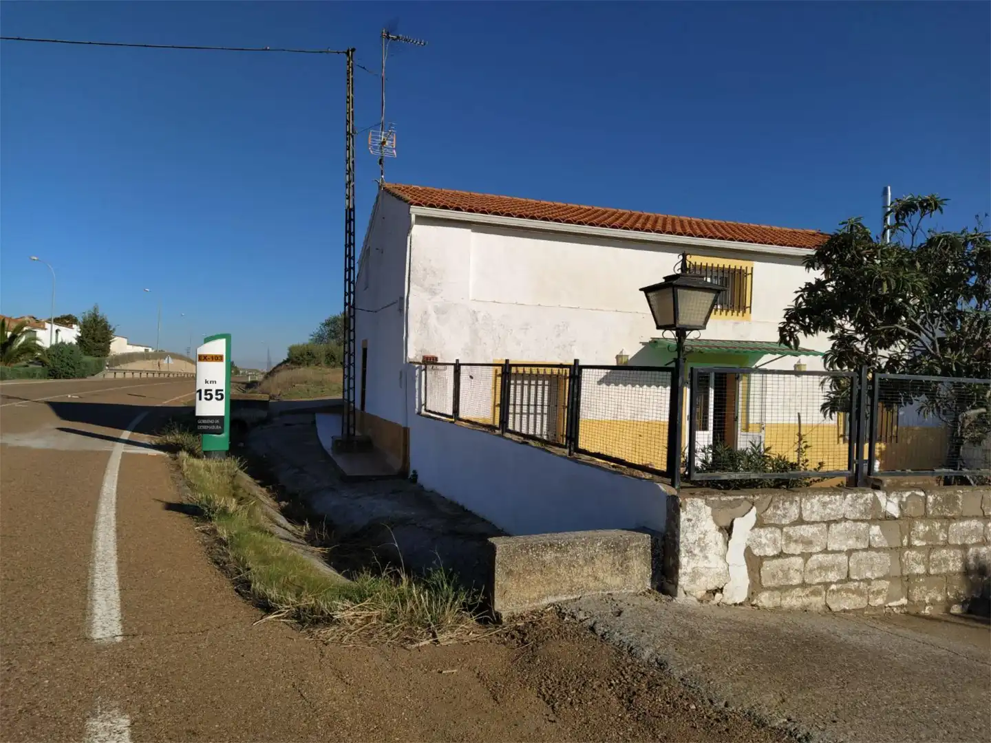 Vista exterior de Pis en venda en Higuera de Llerena amb Calefacció, Jardí privat i Moblat