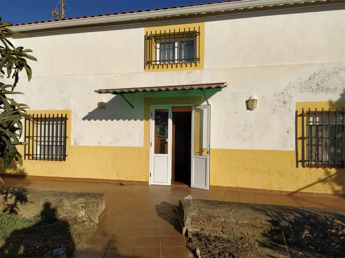 Vista exterior de Pis en venda en Higuera de Llerena amb Calefacció, Jardí privat i Moblat