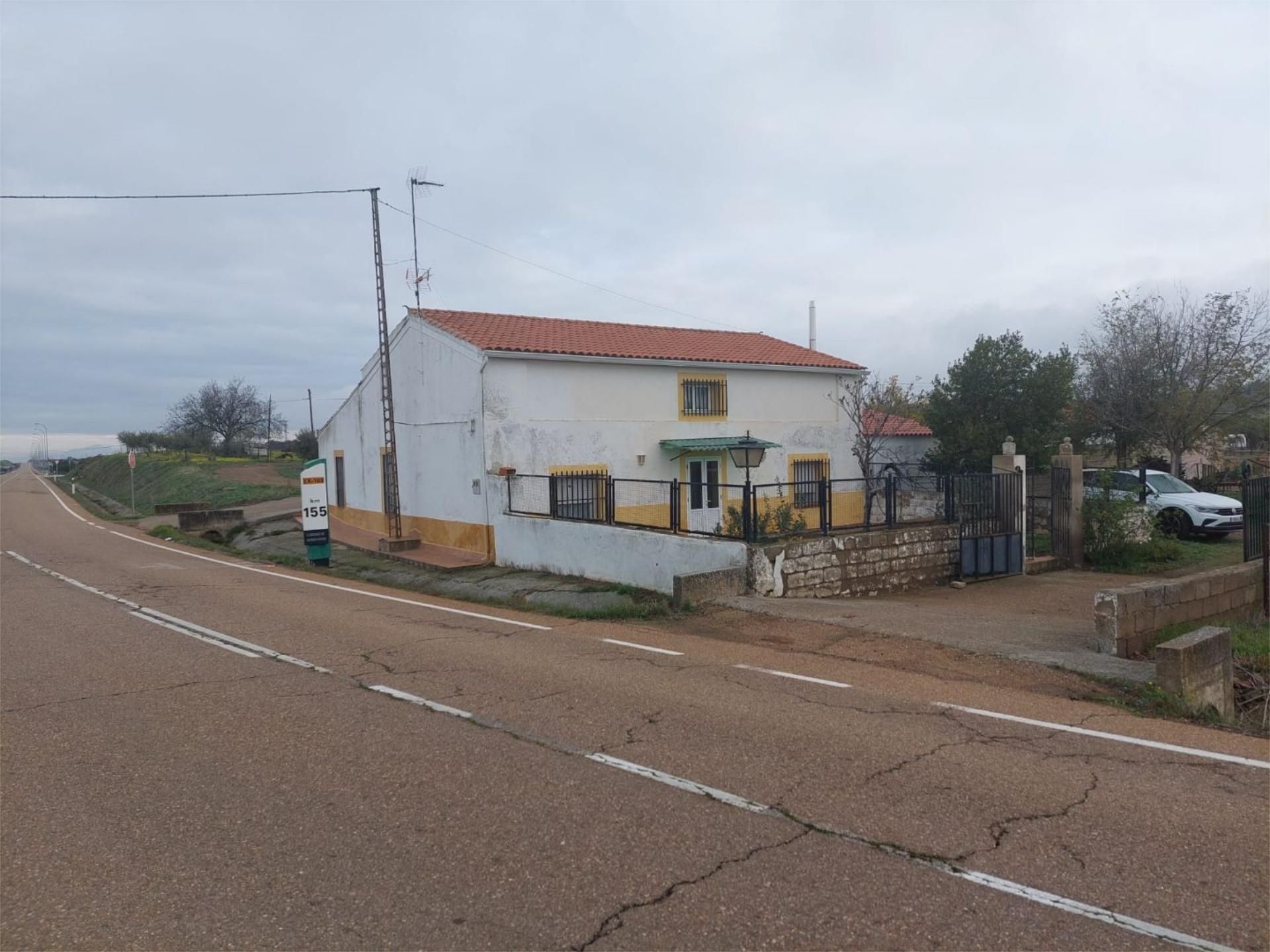 Vista exterior de Pis en venda en Higuera de Llerena amb Calefacció, Jardí privat i Moblat