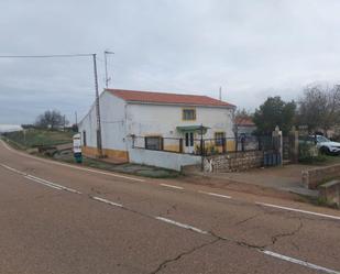 Vista exterior de Finca rústica en venda en Higuera de Llerena amb Calefacció, Jardí privat i Moblat