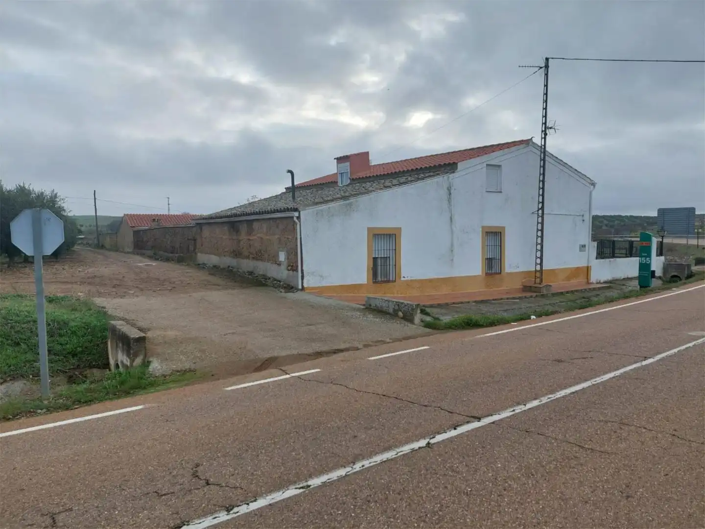 Vista exterior de Pis en venda en Higuera de Llerena amb Calefacció, Jardí privat i Moblat