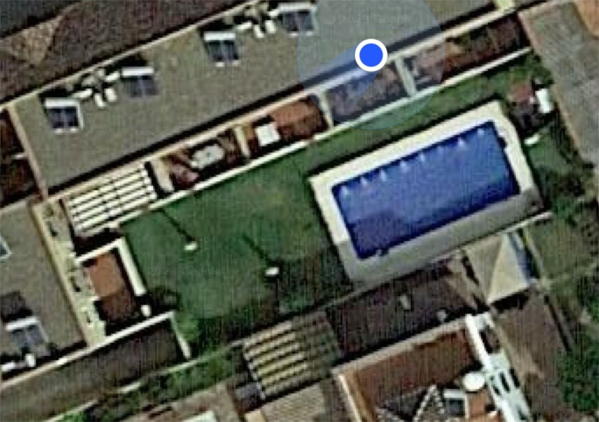 Piscina de Casa adosada en venda en La Rinconada amb Aire condicionat, Calefacció i Jardí privat