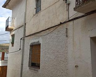 Vista exterior de Casa adosada en venda en Alcaraz amb Balcó