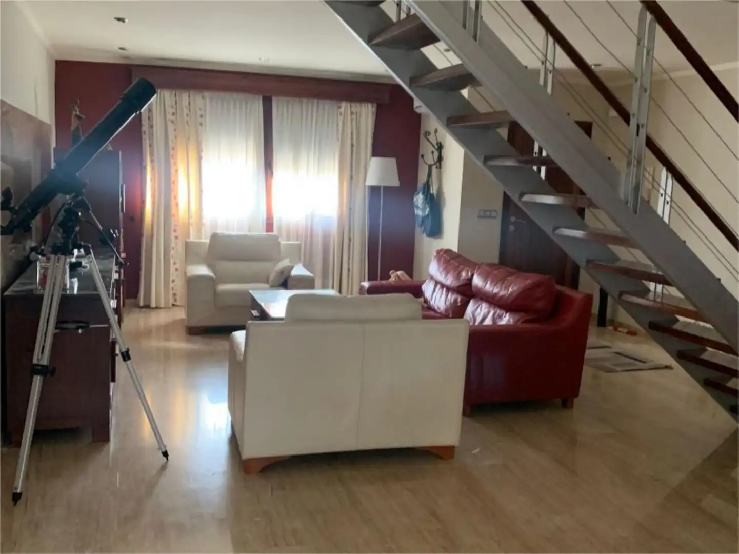 Casa adosada en venta en Avenida la Giralda, 12, Lebrija Sala de estar de Casa adosada en venta en Lebrija con Aire acondicionado, Jardín privado y Parquet
