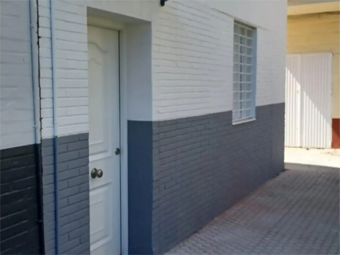 Exterior view of Commercial properties for rent in Sevilla