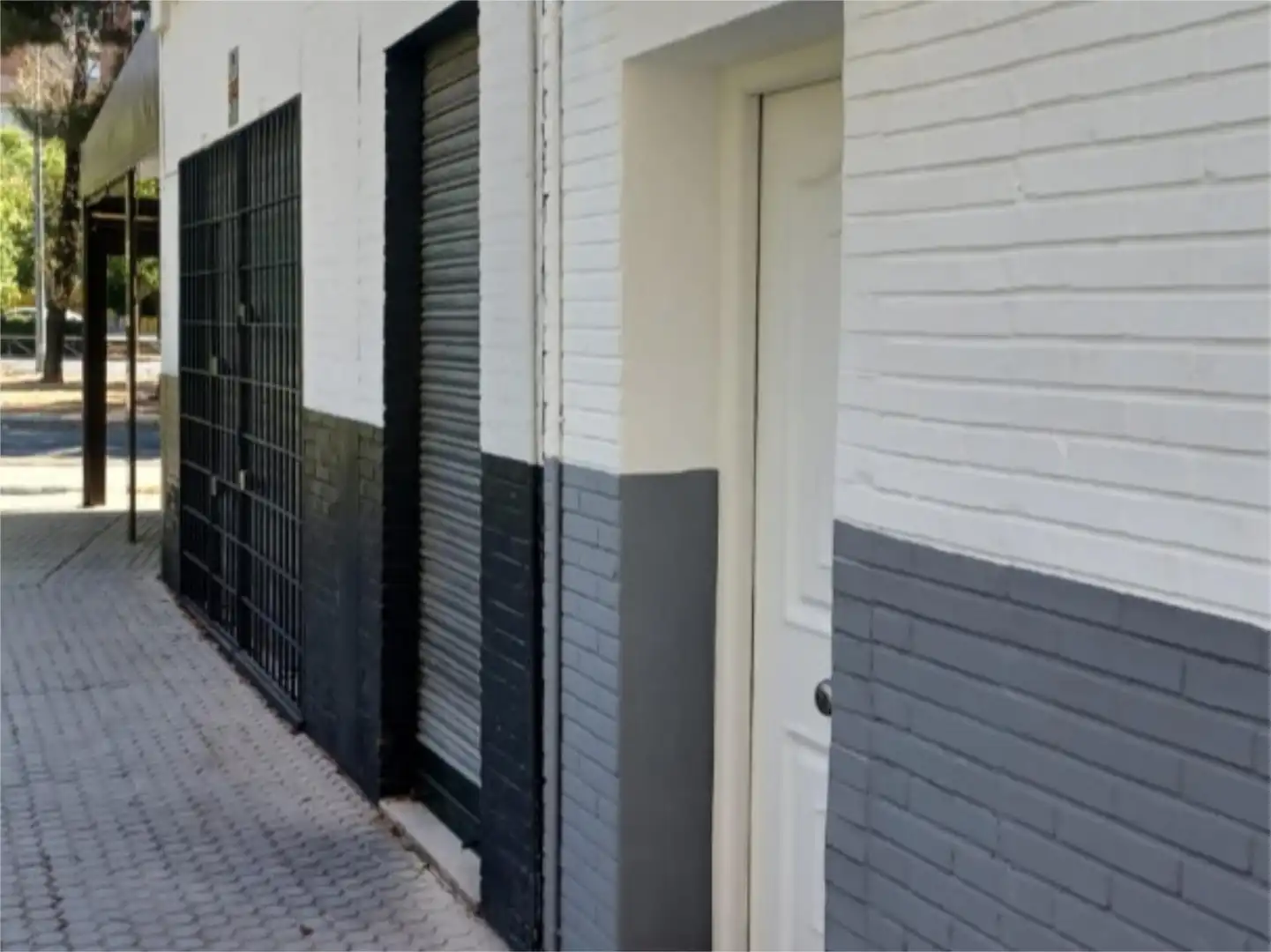 Exterior view of Commercial properties for rent in Sevilla