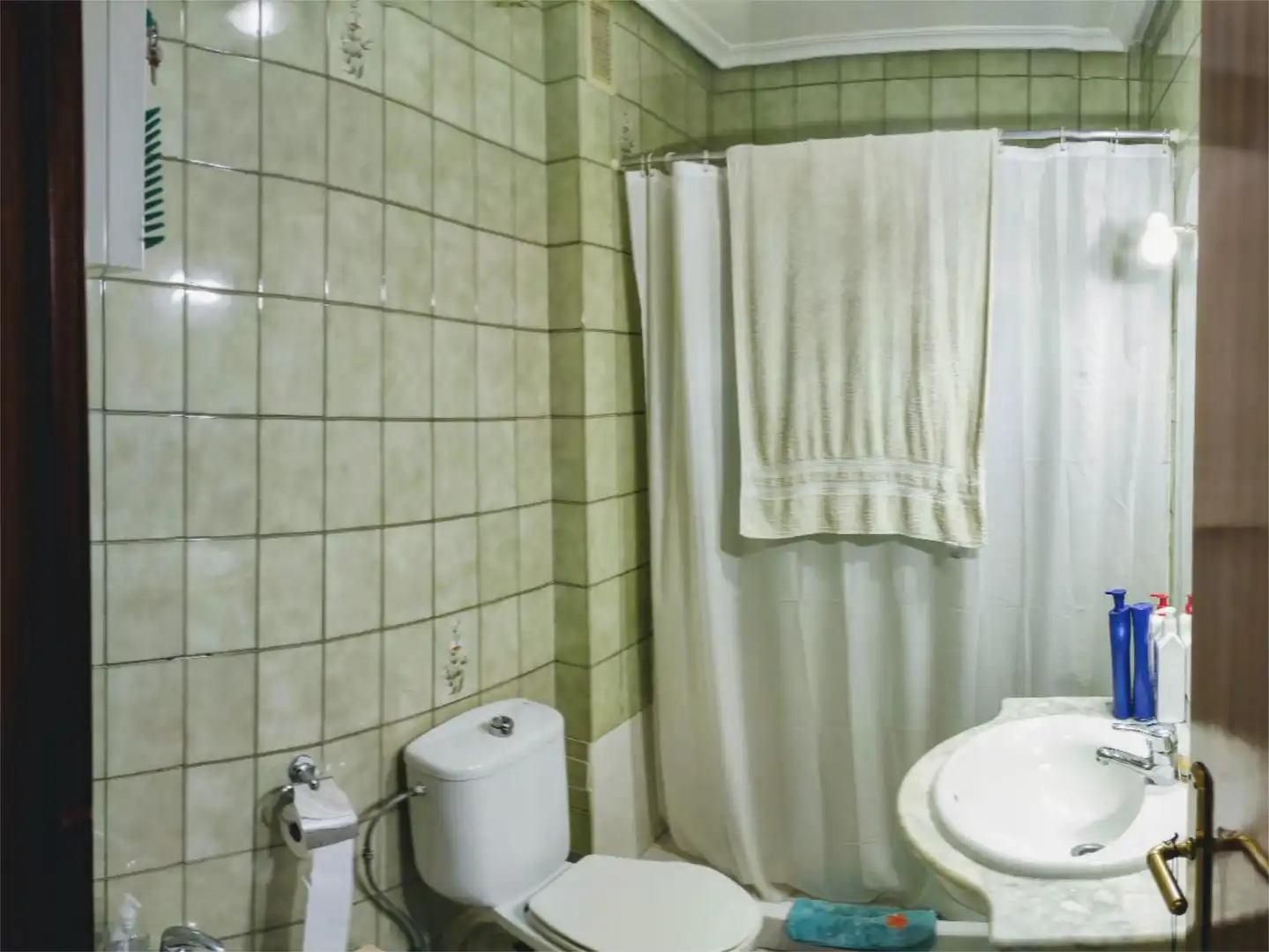 Room in Carril de la Torre, 18, Puente Tocinos Bathroom of Flat for share in Murcia with Private garden and Furnished