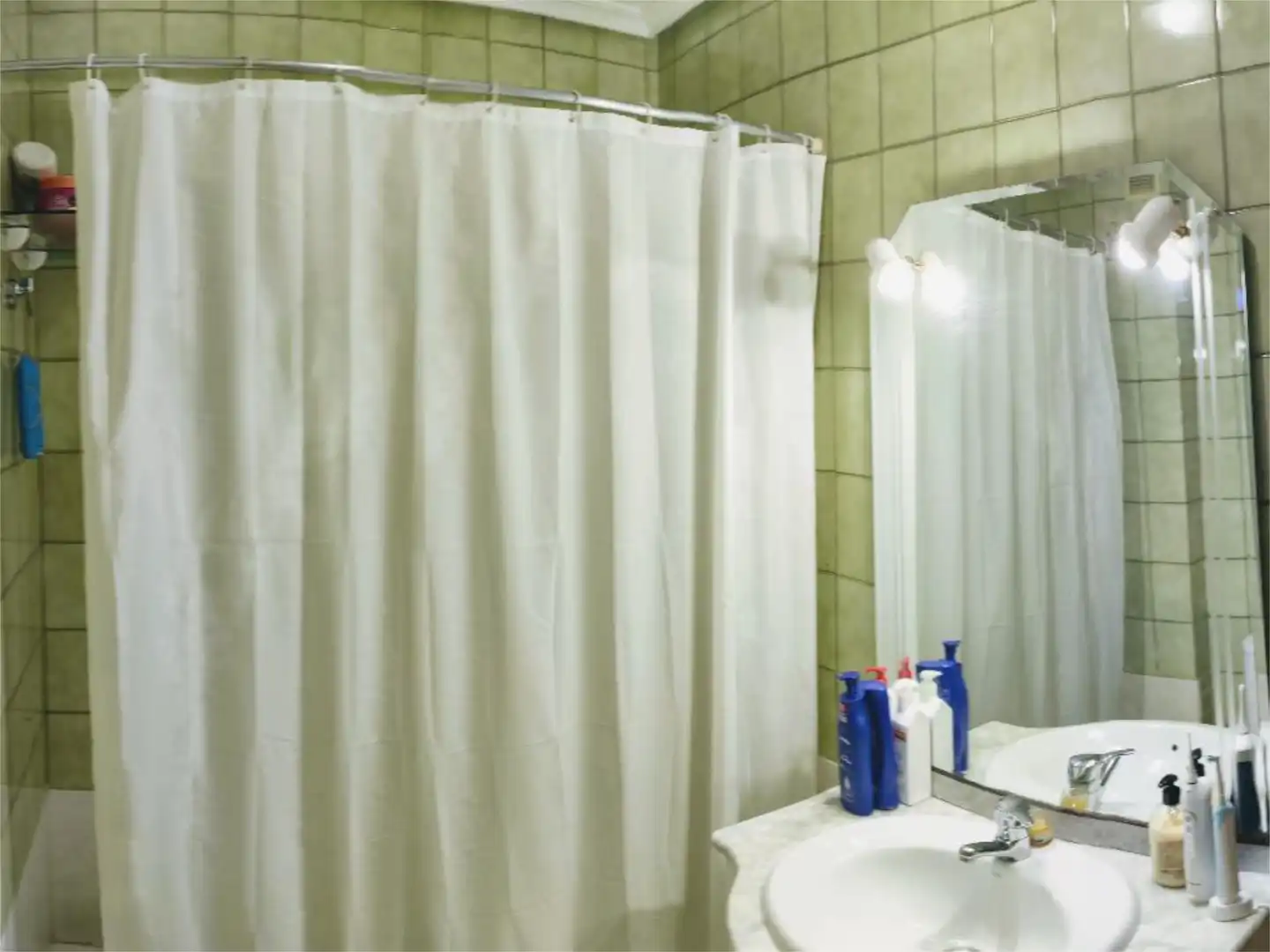 Room in Carril de la Torre, 18, Puente Tocinos Bathroom of Flat for share in Murcia with Private garden and Furnished