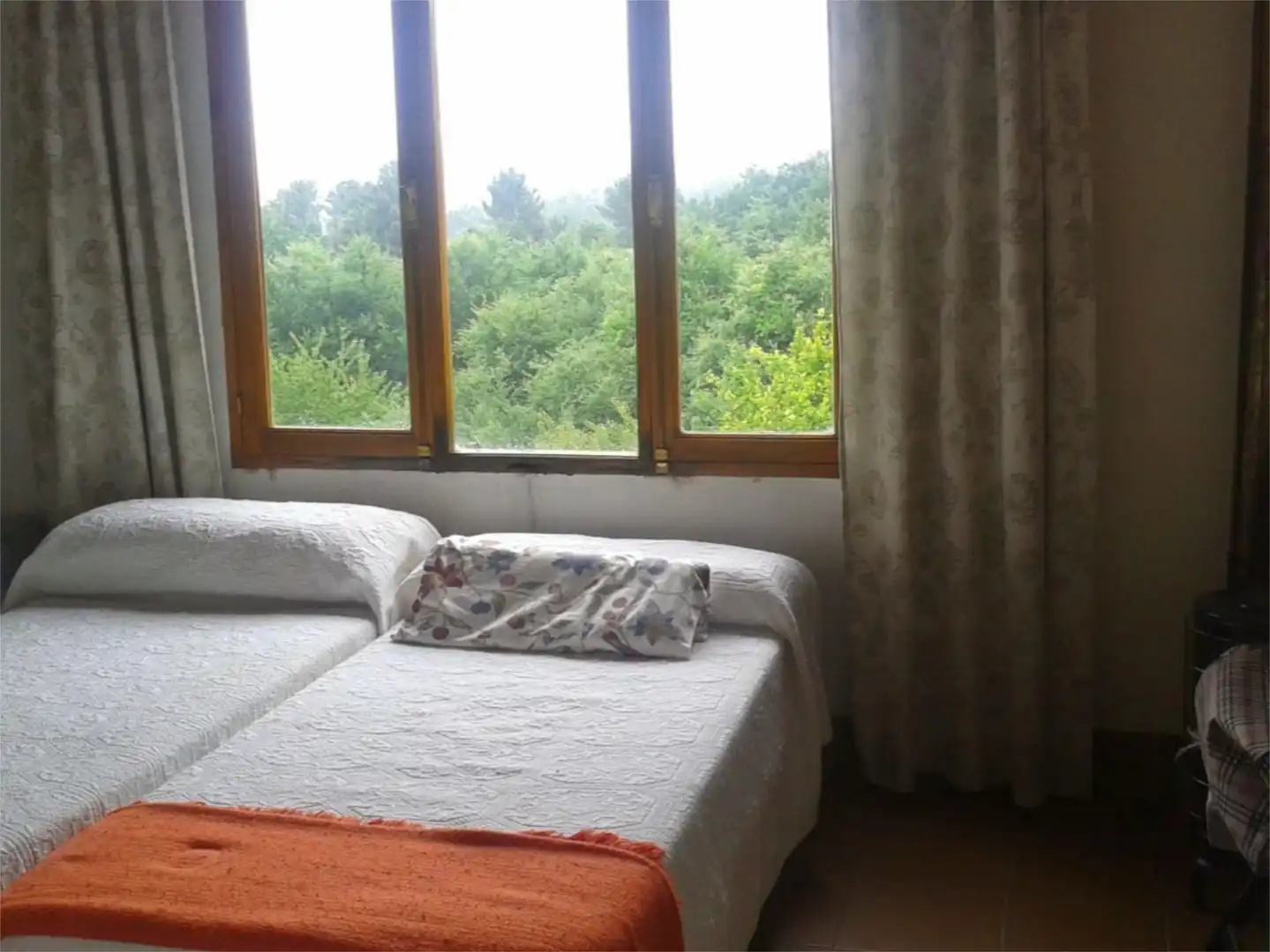 Dormitori de Casa o xalet en venda en Crecente amb Jardí privat, Traster i Moblat