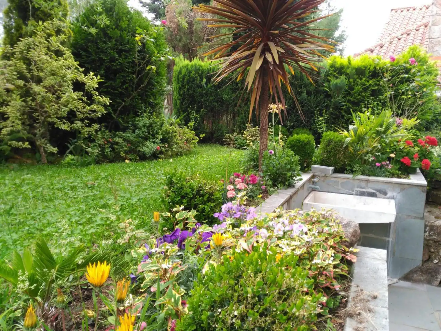 Jardí de Casa o xalet en venda en Crecente amb Jardí privat, Traster i Moblat