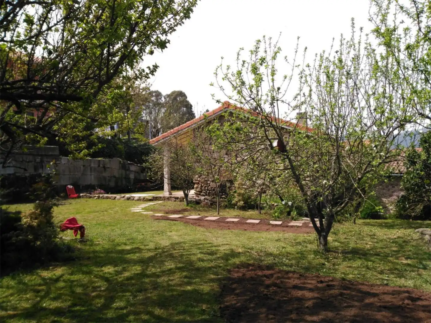 Jardí de Casa o xalet en venda en Crecente amb Jardí privat, Traster i Moblat