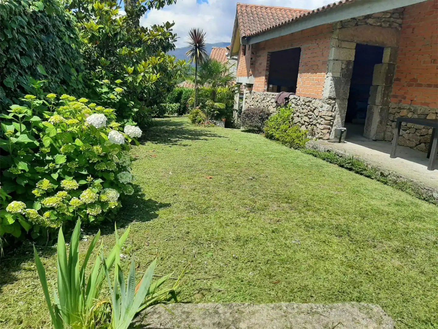 Jardí de Casa o xalet en venda en Crecente amb Jardí privat, Traster i Moblat