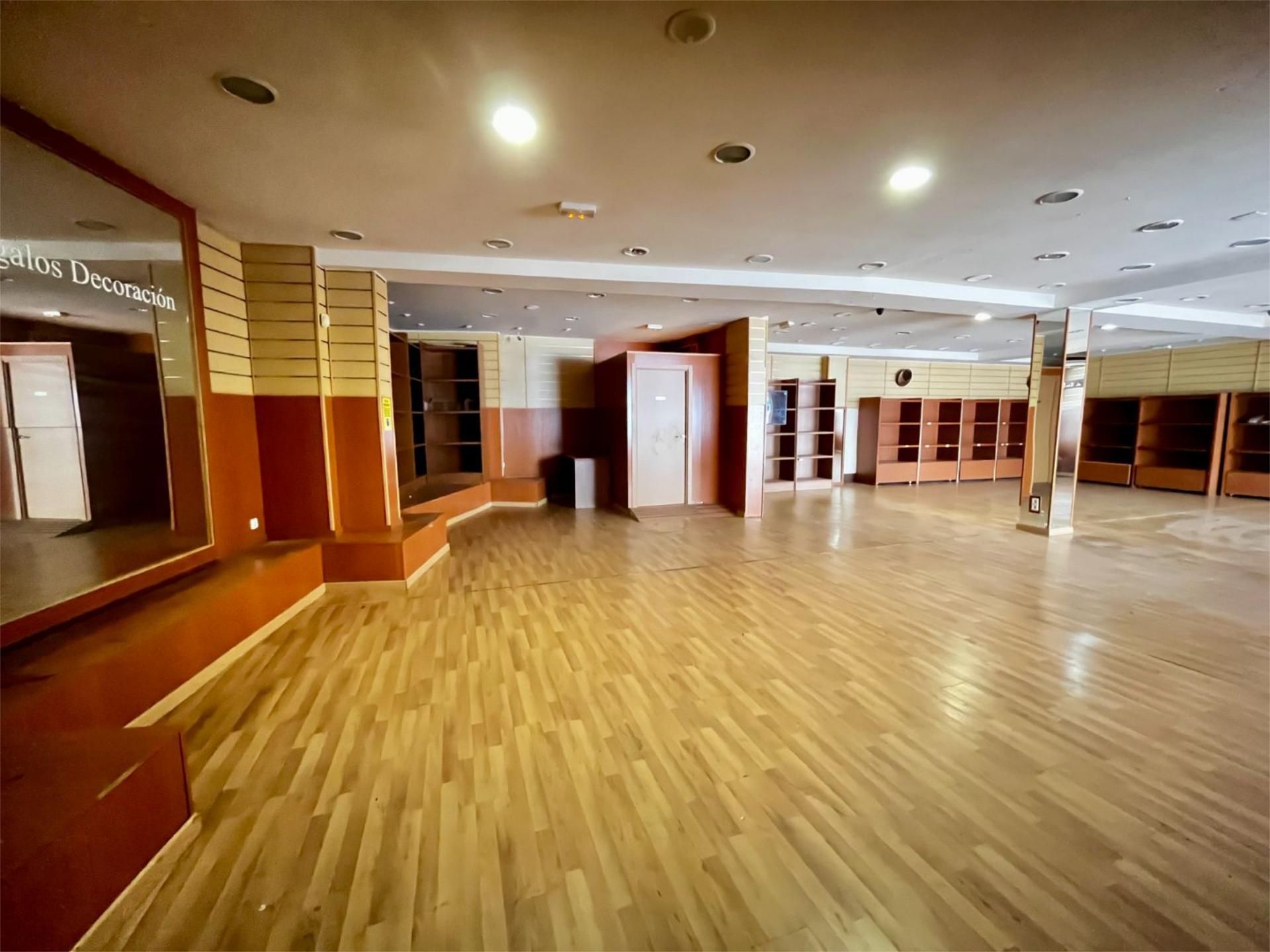 Premises for sale in Carrer Caravel-les, 6, Platja de la Pobla de Farnals Premises for sale in La Pobla de Farnals  with Air Conditioner and Parquet flooring