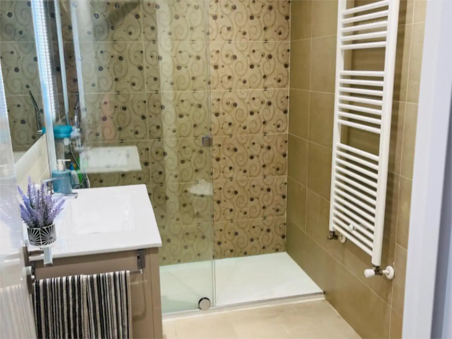 Baño de Piso en venta en León Capital  con Calefacción, Parquet y Terraza
