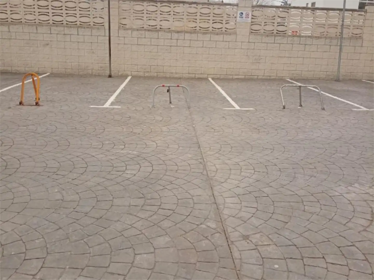 Parkplatz von Garage zur Miete in Dénia