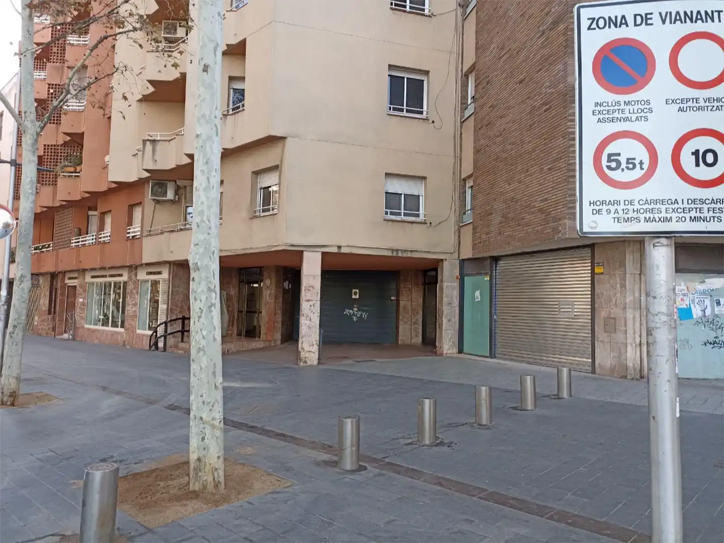 Vista exterior de Garatge en venda en Sant Boi de Llobregat