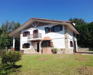 Vista exterior de Casa o xalet de lloguer en Muxika amb Terrassa