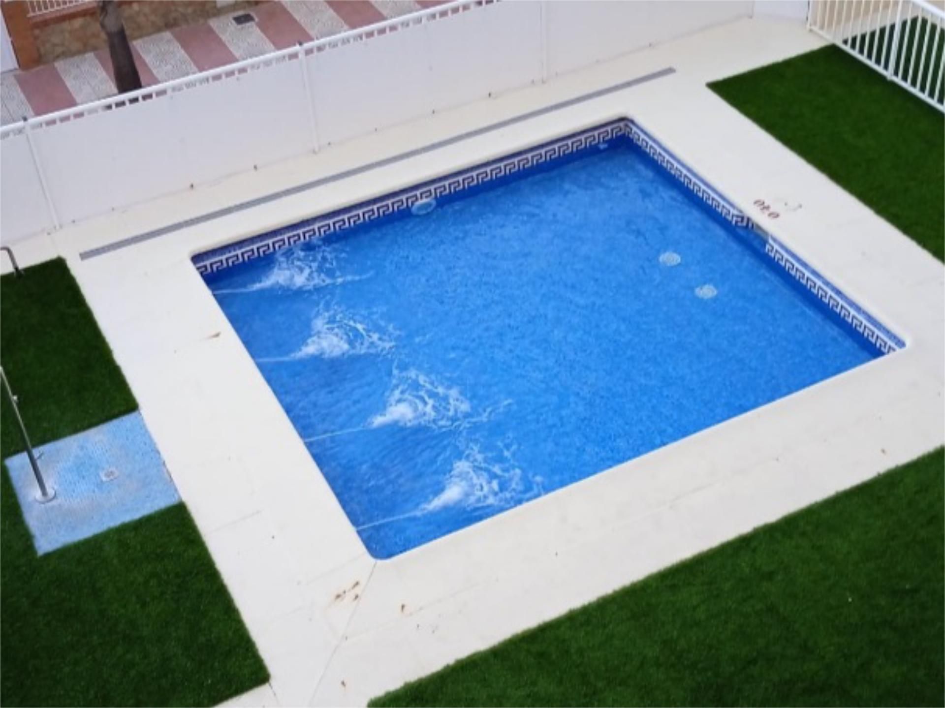 Swimming pool of Flat for sale in Roquetas de Mar  with Terrace, Swimming Pool and Furnished