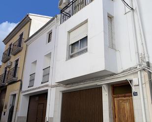 Vista exterior de Casa adosada en venda en Villanueva del Arzobispo amb Aire condicionat, Terrassa i Balcó