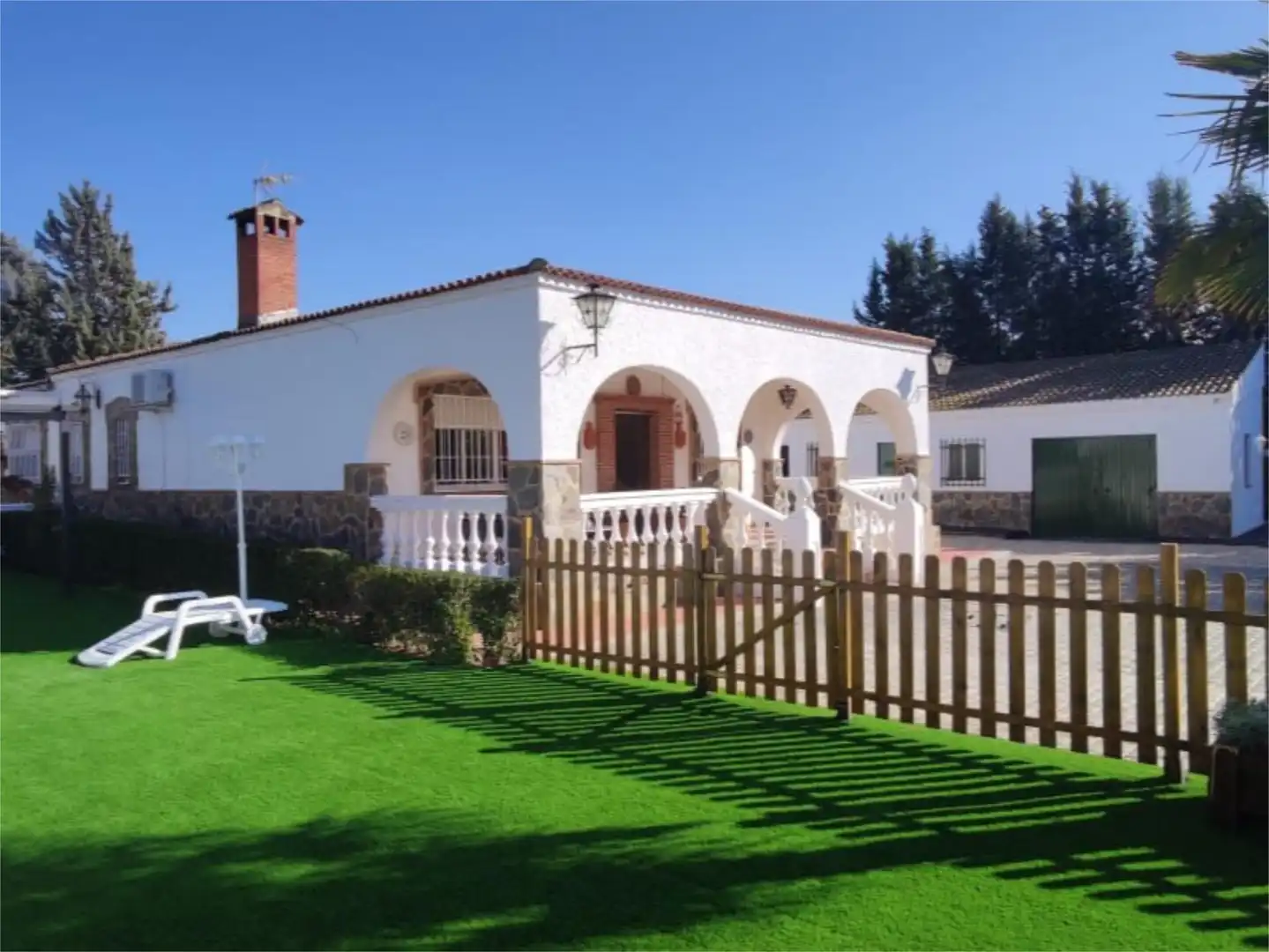 Casa o xalet en venda a Diseminado Huertos San Roque, 7, San Roque - La Cruz - La Rozuela Vista exterior de Casa o xalet en venda en Linares amb Aire condicionat, Terrassa i Piscina