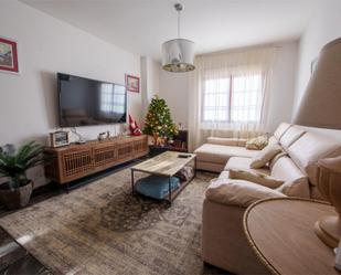 Sala d'estar de Casa adosada en venda en Badajoz Capital amb Aire condicionat, Terrassa i Balcó