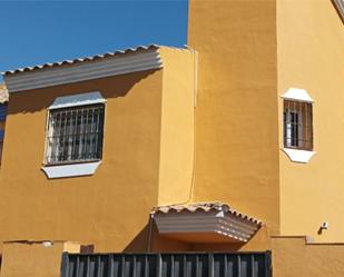 Vista exterior de Casa o xalet en venda en Sierra de Yeguas amb Aire condicionat, Terrassa i Piscina