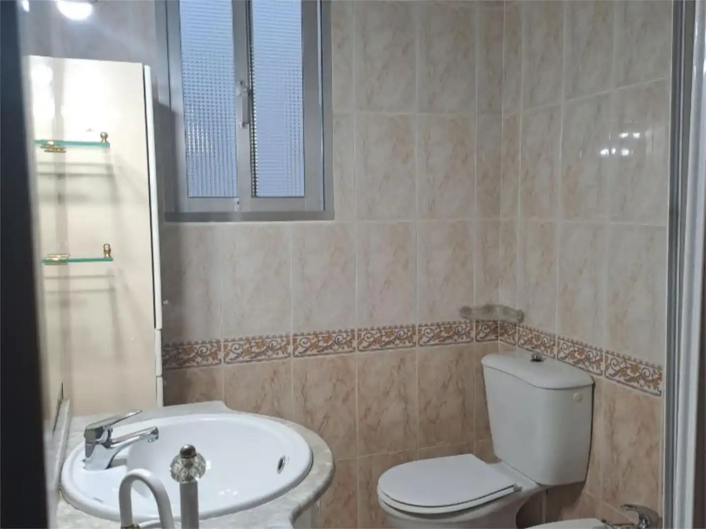 Piso en venta en Calle Manuel Rodríguez Alonso, 7, Triana Este Baño de Piso en venta en Sevilla con Aire acondicionado, Terraza y Trastero