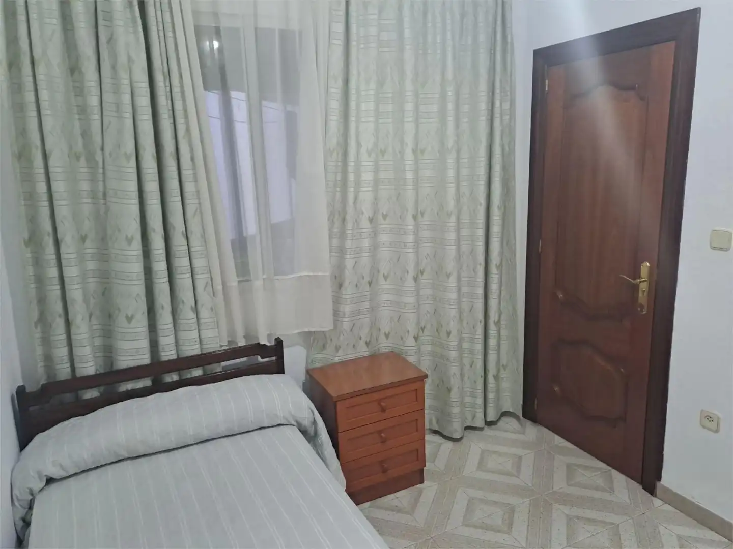 Piso en venta en Calle Manuel Rodríguez Alonso, 7, Triana Este Habitación de Piso en venta en Sevilla con Aire acondicionado, Terraza y Trastero