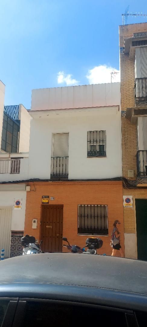 Vista exterior de Casa adosada en venda en  Sevilla Capital amb Aire condicionat, Calefacció i Terrassa