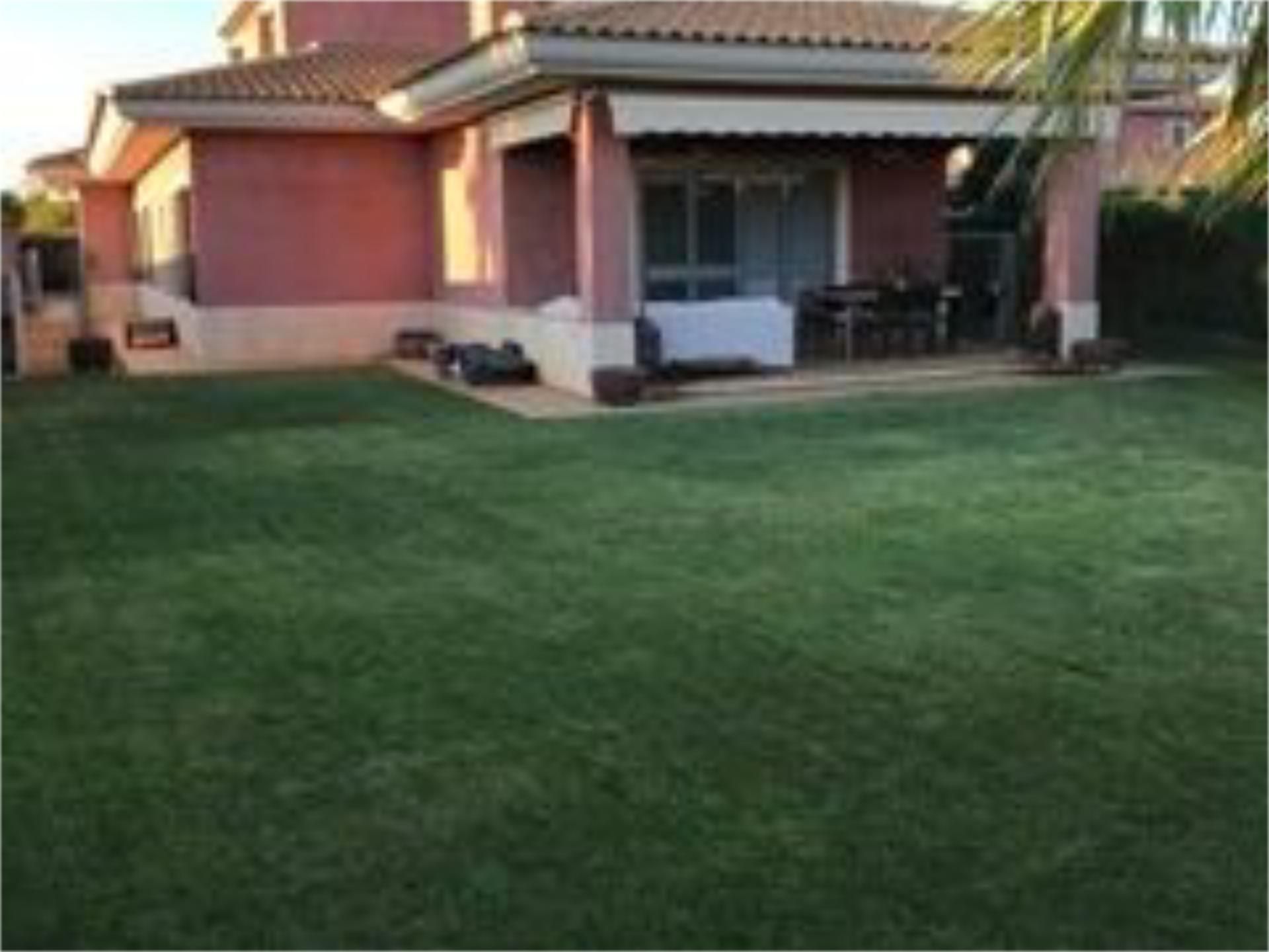 Garden of House or chalet for sale in Badajoz Capital  with Air Conditioner, Terrace and Swimming Pool