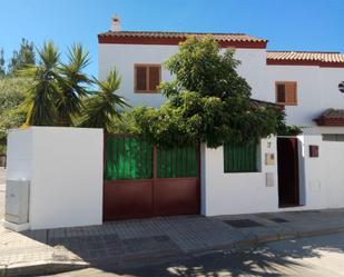 Vista exterior de Casa adosada en venda en El Ronquillo amb Aire condicionat