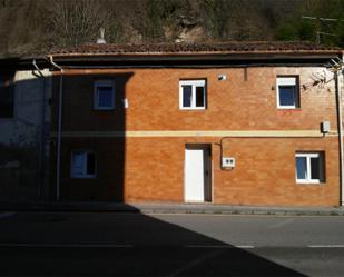 Vista exterior de Casa adosada en venda en San Martín del Rey Aurelio