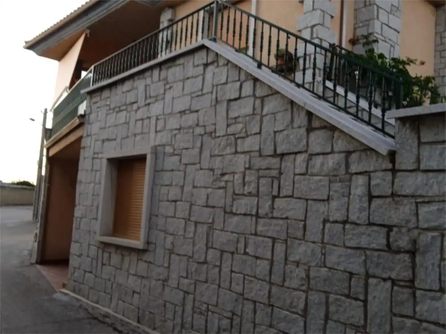 Wohnung zum Verkauf in Calle Fuente, 52, Carbajales de Alba Außenansicht von Wohnung zum Verkauf in Carbajales de Alba mit Heizung, Privatgarten und Terrasse