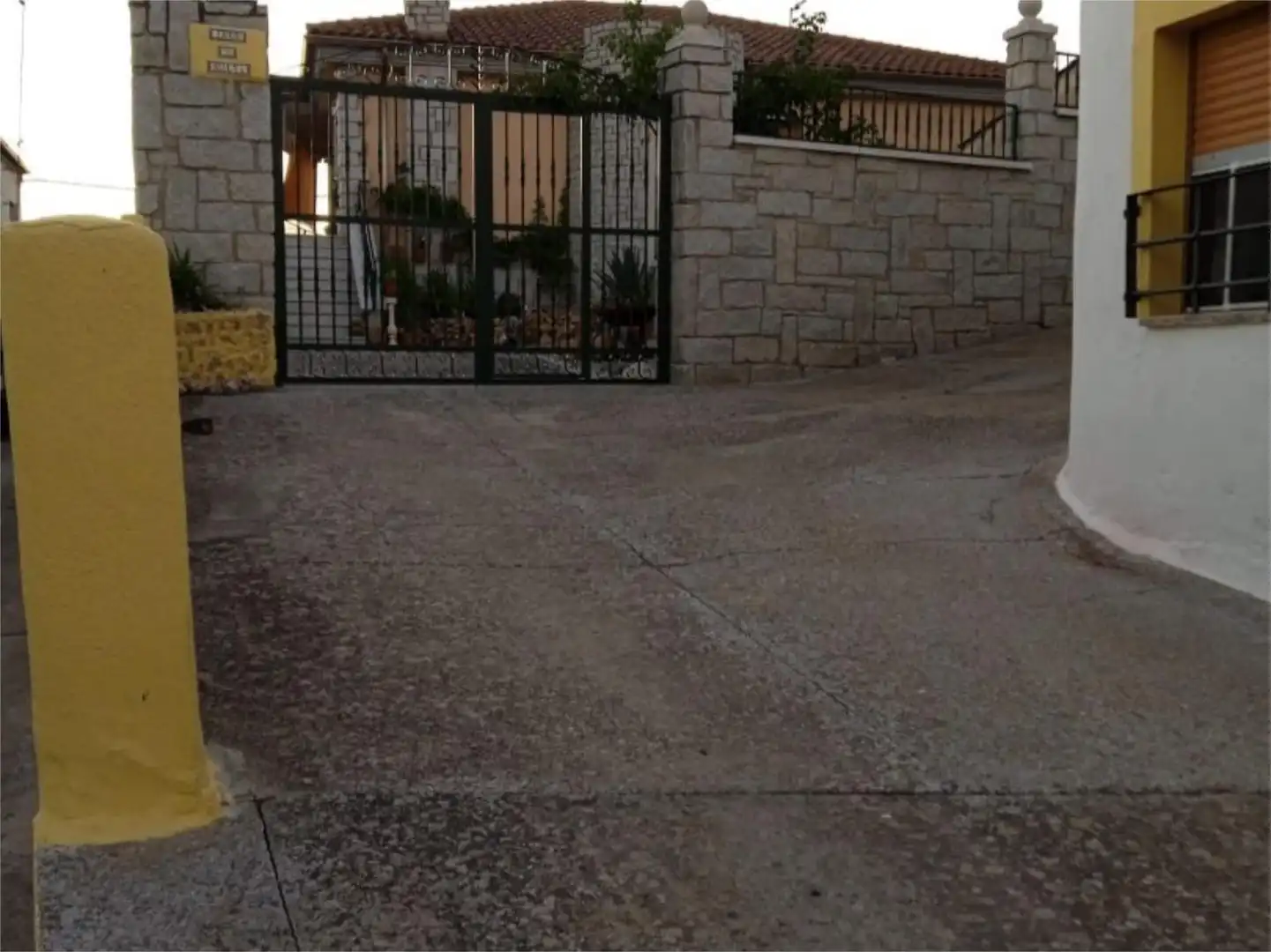 Wohnung zum Verkauf in Calle Fuente, 52, Carbajales de Alba Außenansicht von Wohnung zum Verkauf in Carbajales de Alba mit Heizung, Privatgarten und Terrasse