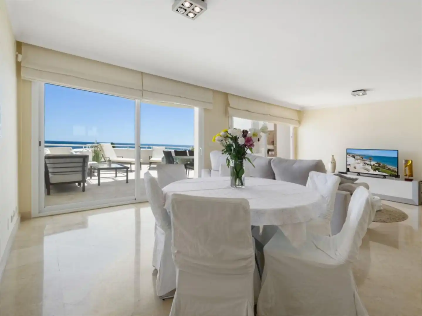 Dúplex en venda a N-340, Buenas Noches Menjador de Dúplex en venda en Estepona amb Aire condicionat, Calefacció i Jardí privat