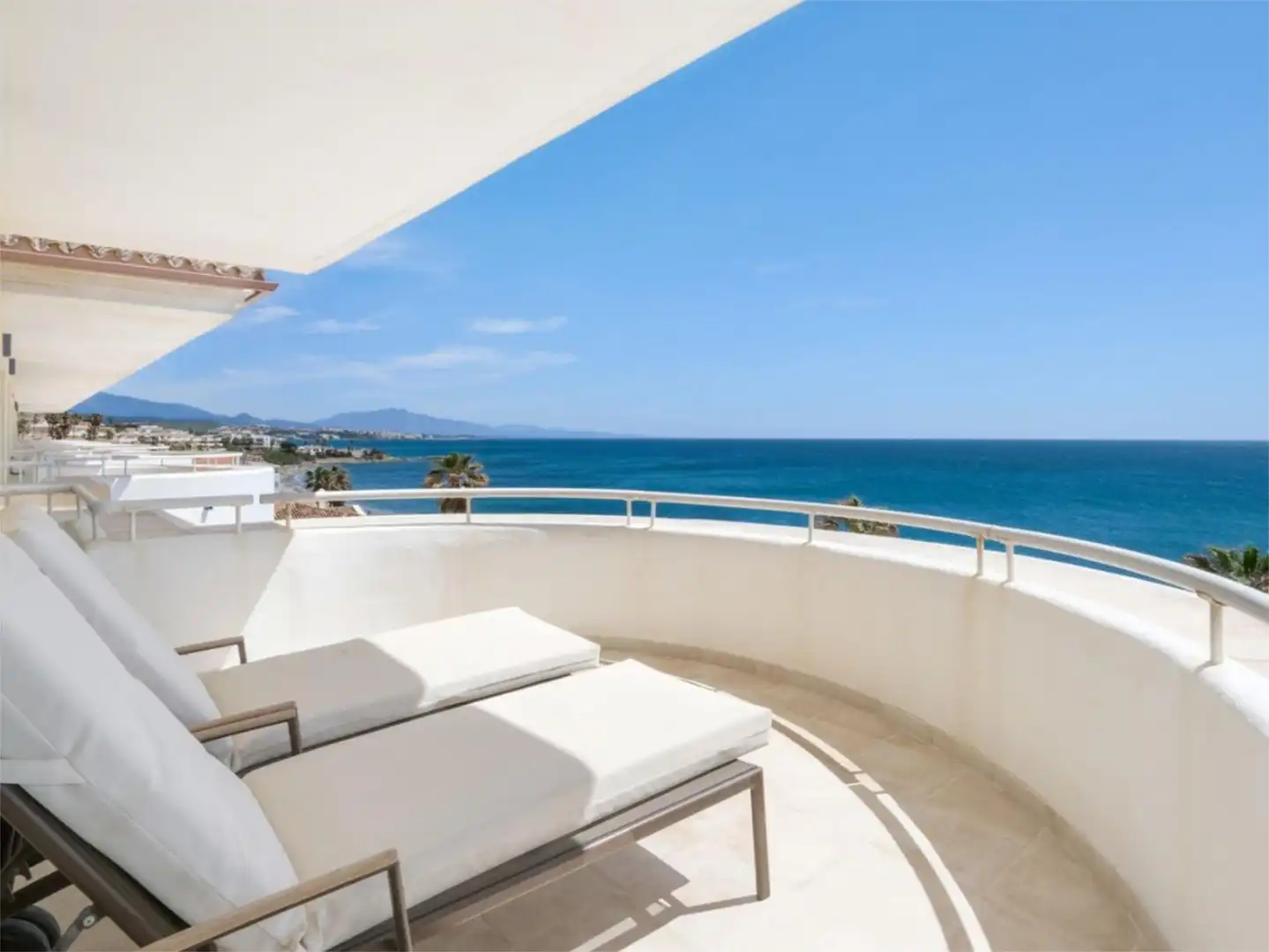Dúplex en venda a N-340, Buenas Noches Terrassa de Dúplex en venda en Estepona amb Aire condicionat, Calefacció i Jardí privat
