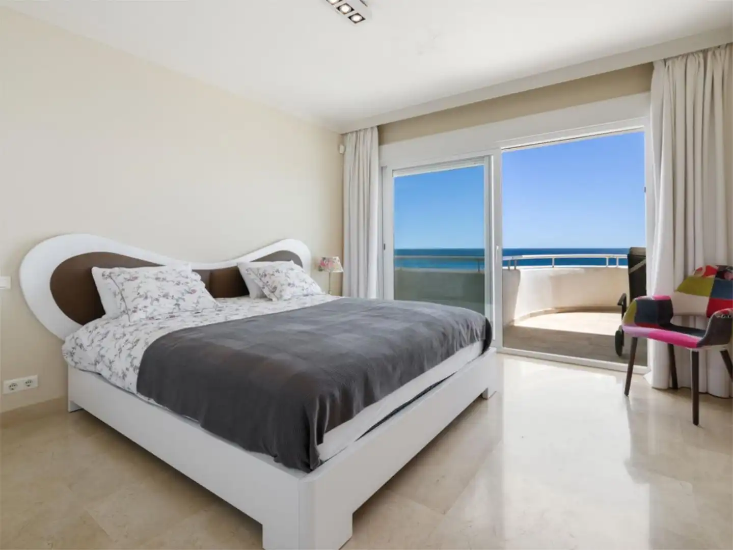 Dúplex en venda a N-340, Buenas Noches Dormitori de Dúplex en venda en Estepona amb Aire condicionat, Calefacció i Jardí privat