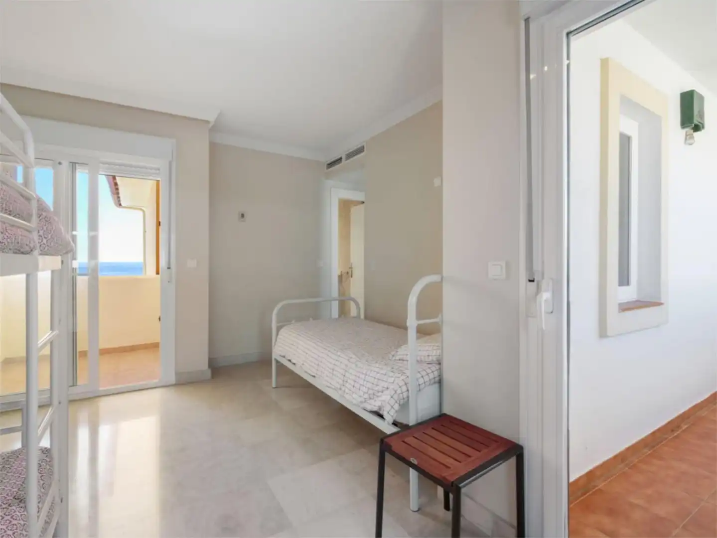 Dúplex en venda a N-340, Buenas Noches Dormitori de Dúplex en venda en Estepona amb Aire condicionat, Calefacció i Jardí privat