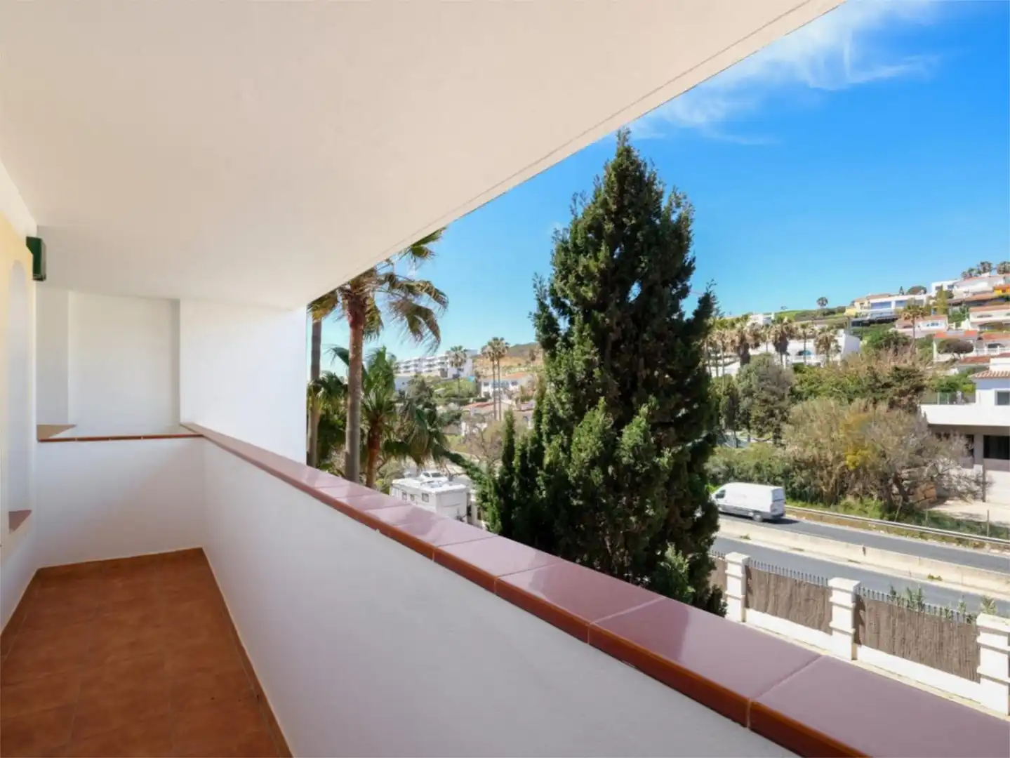 Dúplex en venda a N-340, Buenas Noches Vista exterior de Dúplex en venda en Estepona amb Aire condicionat, Calefacció i Jardí privat