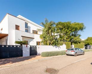 Vista exterior de Casa o xalet en venda en Bormujos amb Aire condicionat, Calefacció i Jardí privat