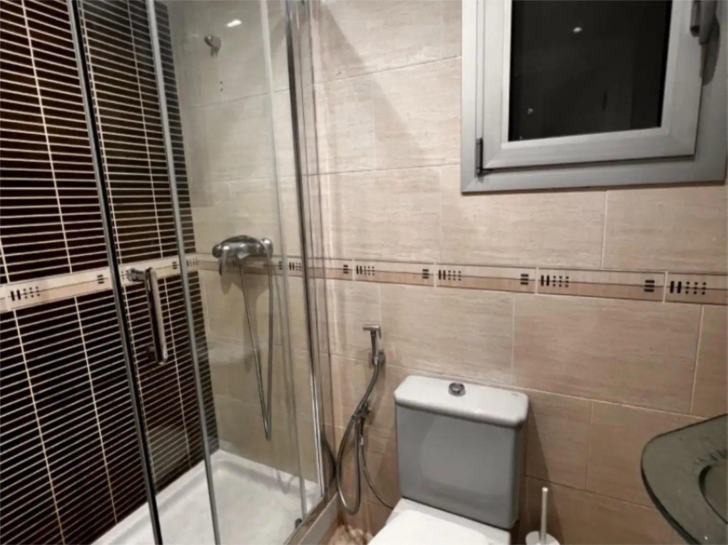 Room in Carrer Horitzontal, 19, Porta Bathroom of Flat for share in Barcelona with Heating, Parquet flooring and Furnished