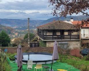 Vista exterior de Casa adosada en venda en Toén amb Balcó