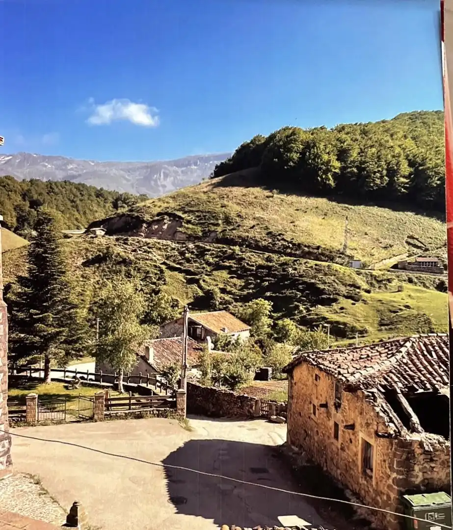 Vista exterior de Casa adosada en venda en Polaciones amb Traster, Moblat i Balcó