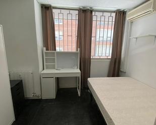 Bedroom of Flat for sale in  Madrid Capital  with Air Conditioner