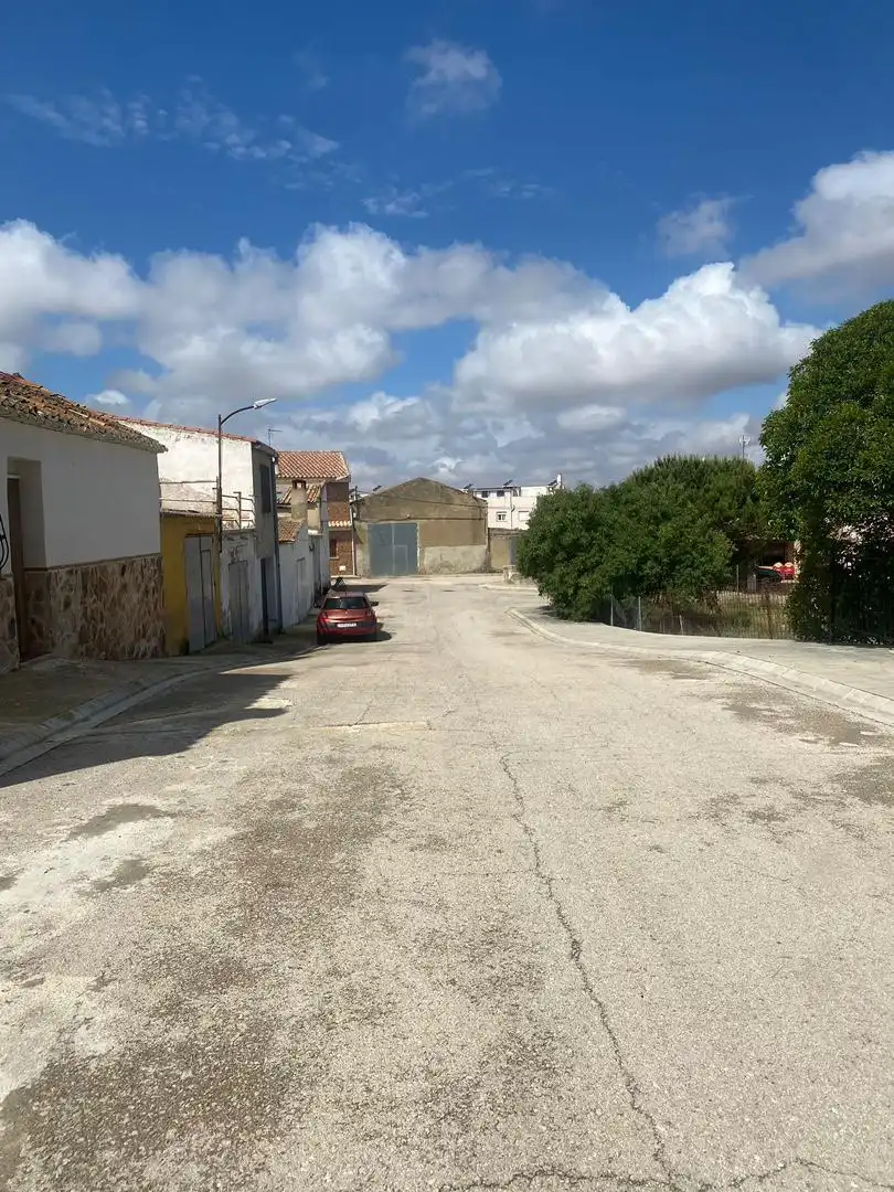 Vista exterior de Casa adosada en venda en Chinchilla de Monte-Aragón