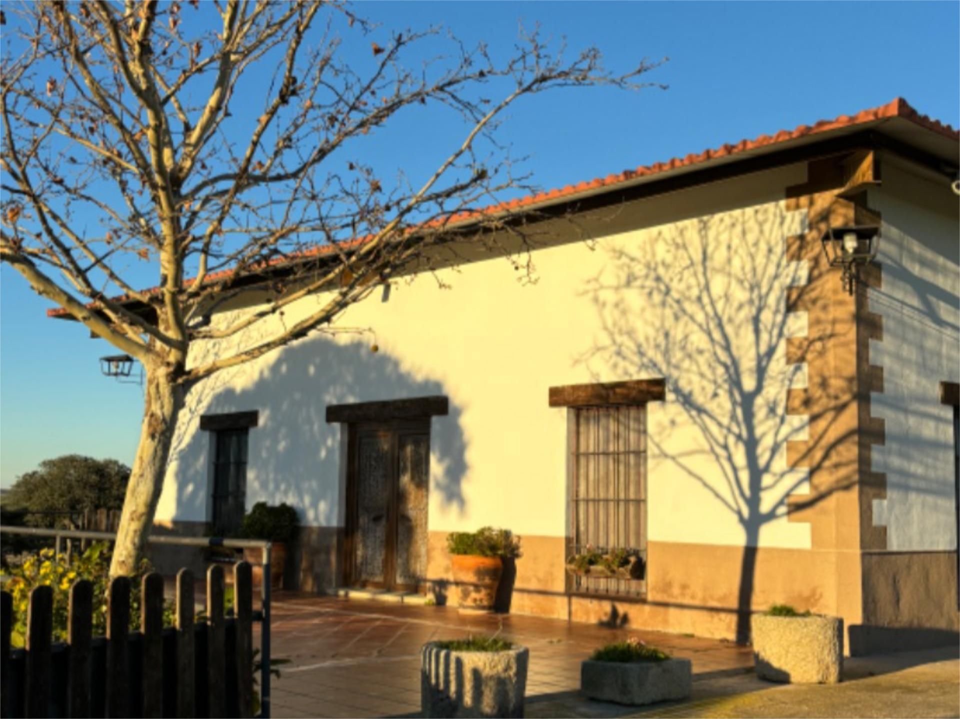 Vista exterior de Finca rústica en venda en Cáceres Capital amb Piscina i Moblat