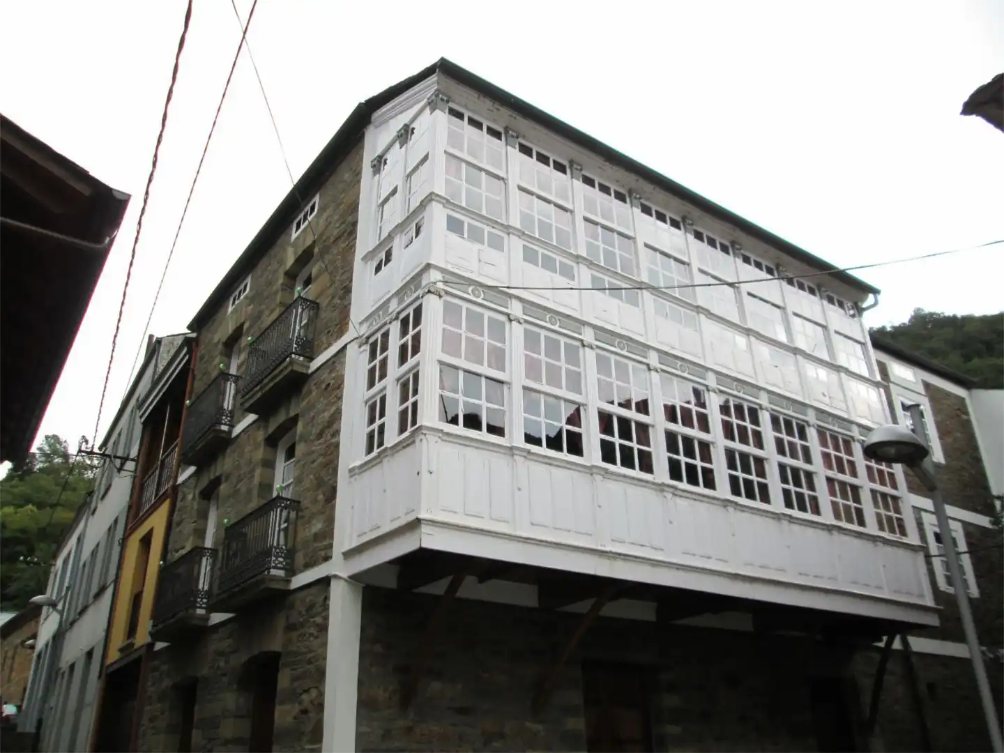 Casa adosada en venta en Rua de Curros Enriquez, 4, Navia de Suarna Vista exterior de Casa adosada en venta en Navia de Suarna con Aire acondicionado, Calefacción y Jardín privado