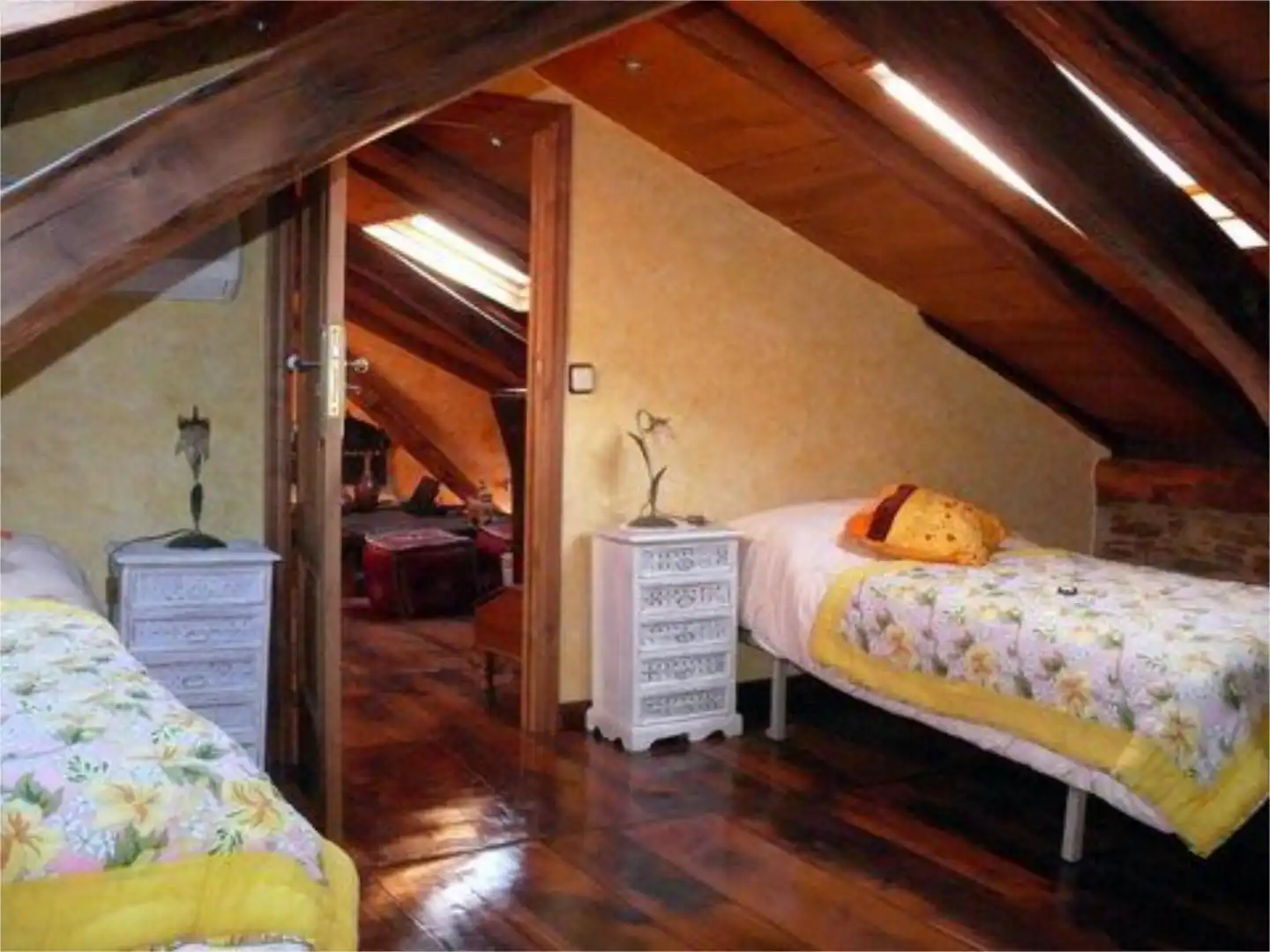 Casa adosada en venta en Rua de Curros Enriquez, 4, Navia de Suarna Habitación de Casa adosada en venta en Navia de Suarna con Aire acondicionado, Calefacción y Jardín privado